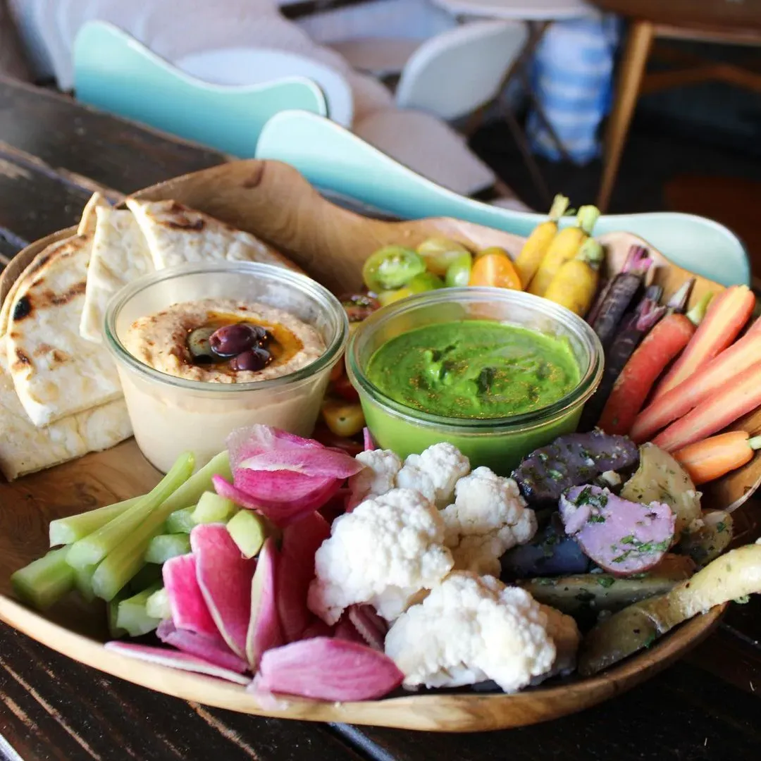 Navigating Menus: Spotting Healthy Dinner Options in Ventura Eateries